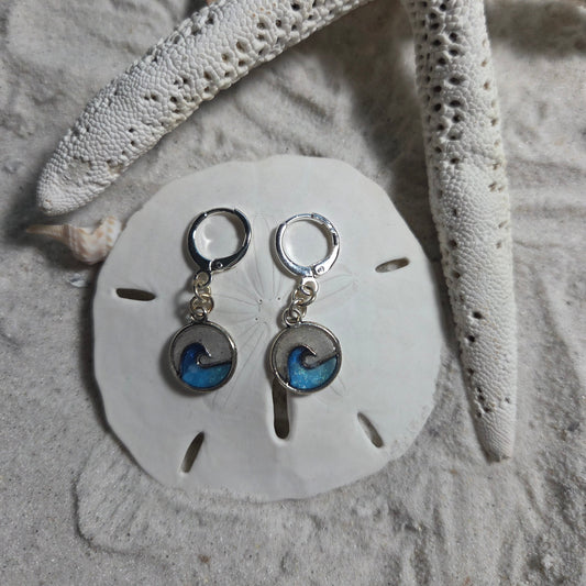 Danity Wave Huggie Hoop Earrings